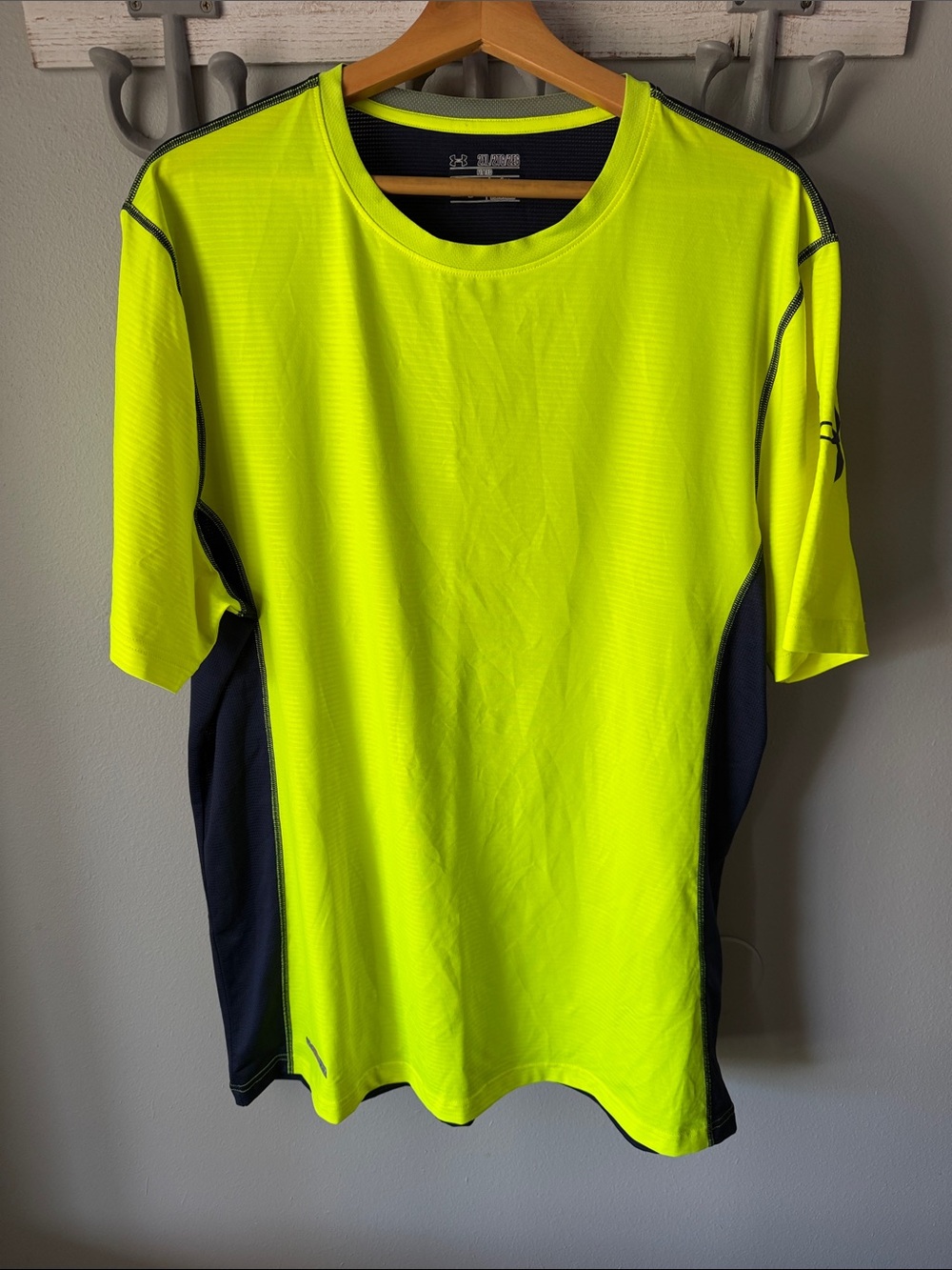 Under Armour Neon Yellow and Black Short-Sleeve Athletic Tee